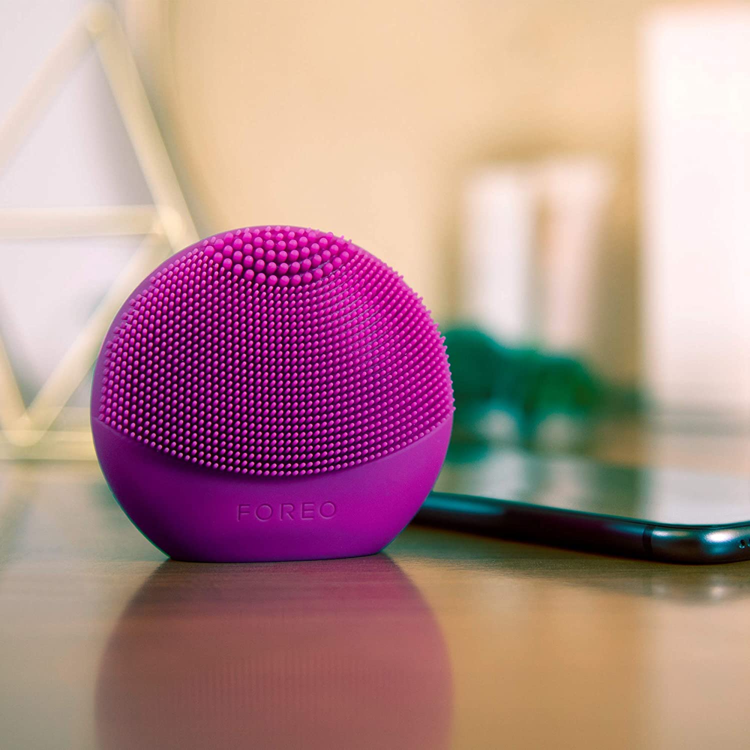 Foreo LUNA Smart Facial Cleansing Brush and Skin Analyzer