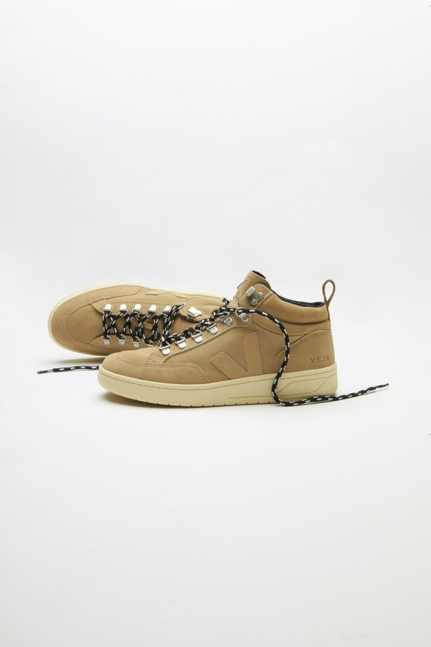 Veja Roraima Suede Dune Almond