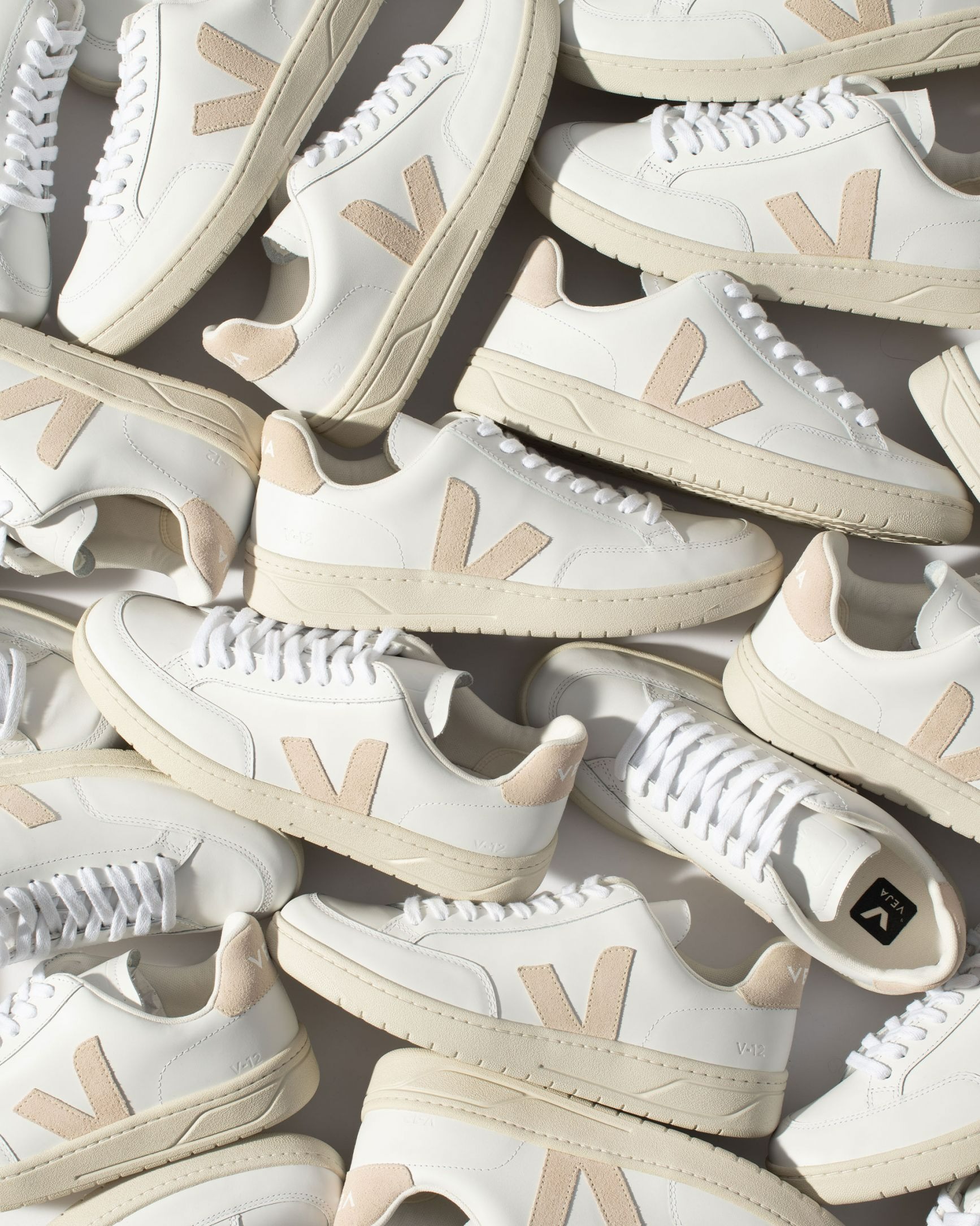 Veja V-12 Leather White Sable