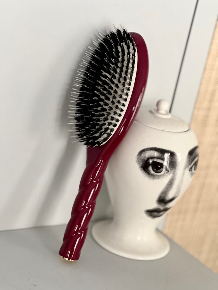 La Bonne Brosse 00 N.02 The Essential Do It All Cherry Red Brush