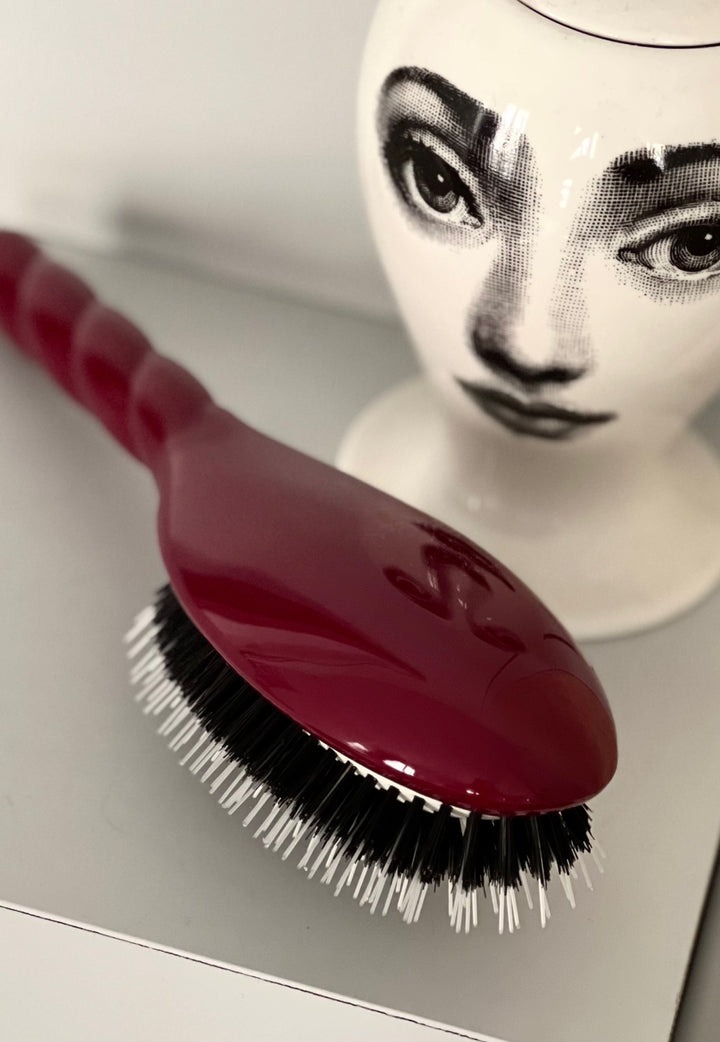 La Bonne Brosse 00 N.02 The Essential Do It All Cherry Red Brush