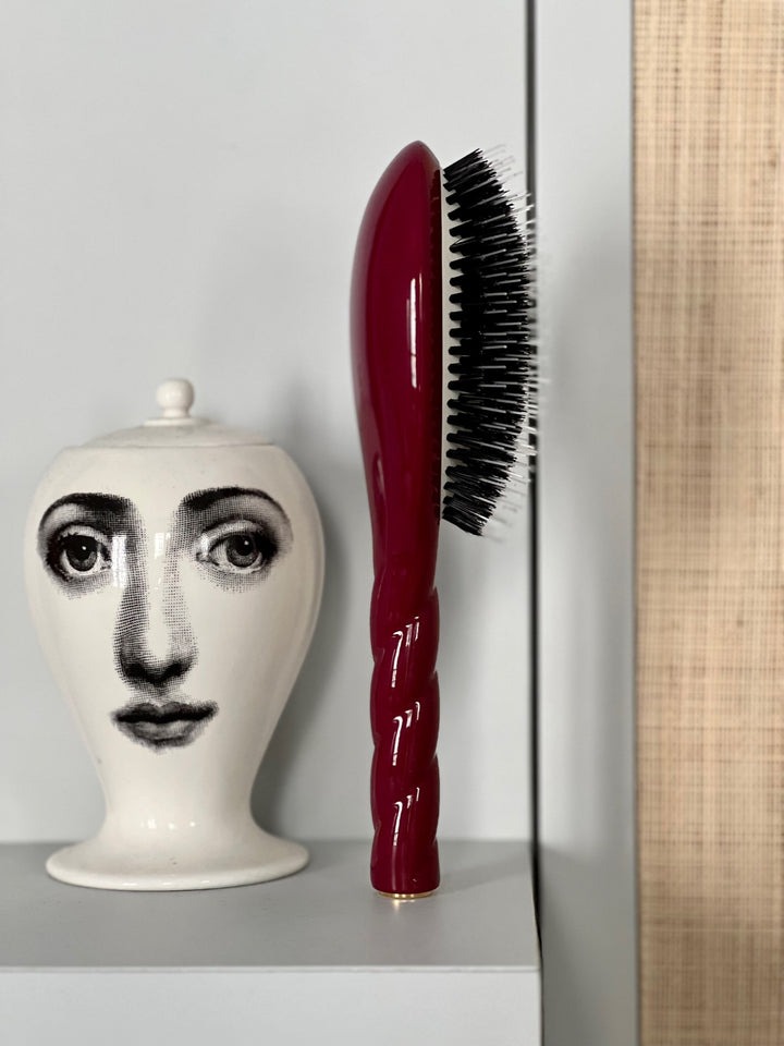 La Bonne Brosse 00 N.02 The Essential Do It All Cherry Red Brush