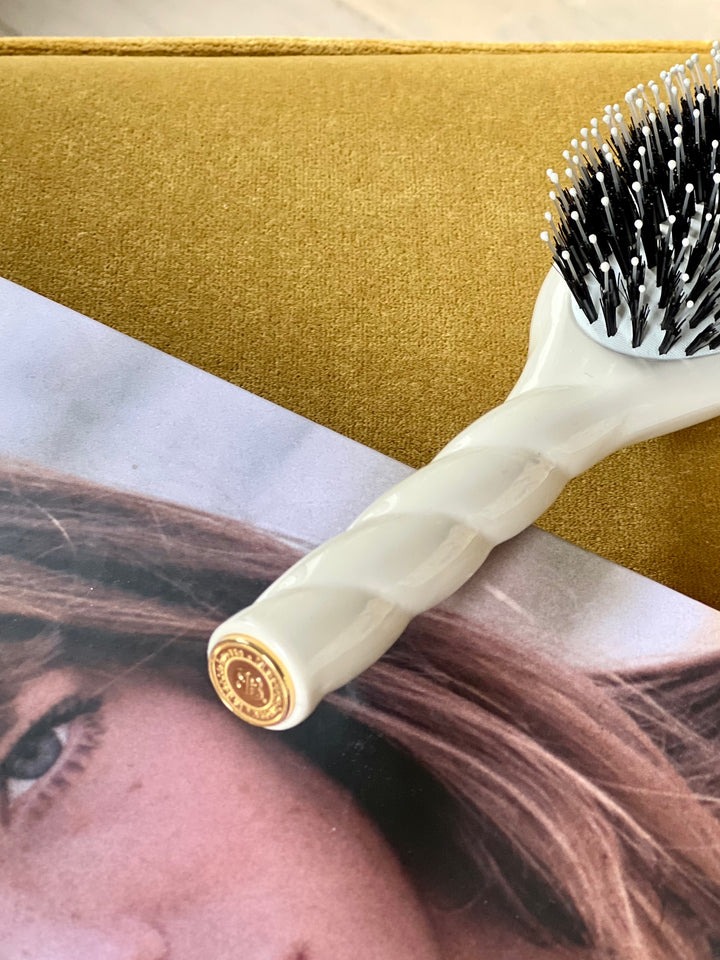 La Bonne Brosse N.03 The Essential Soft White Hair Brush