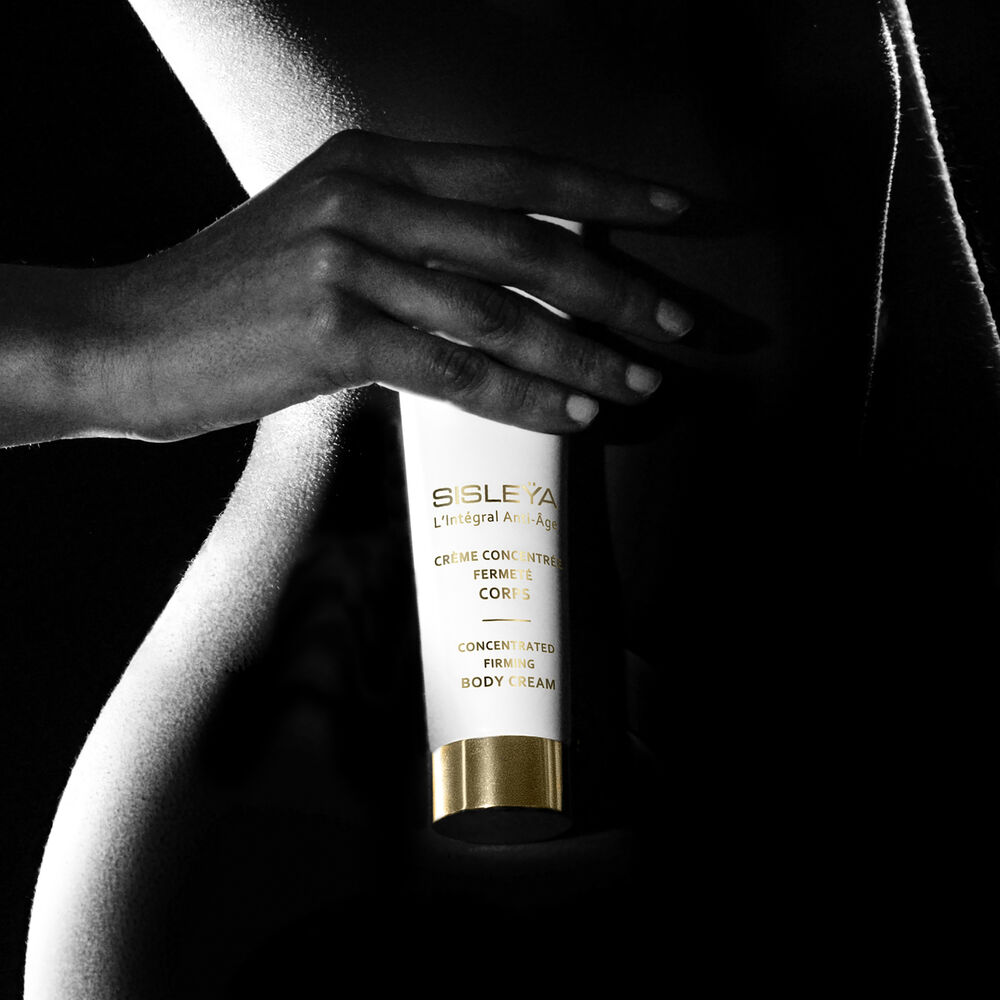 Sisley Paris Sisleÿa L'Intégral Anti-Âge Concentrated Firming Body Cream