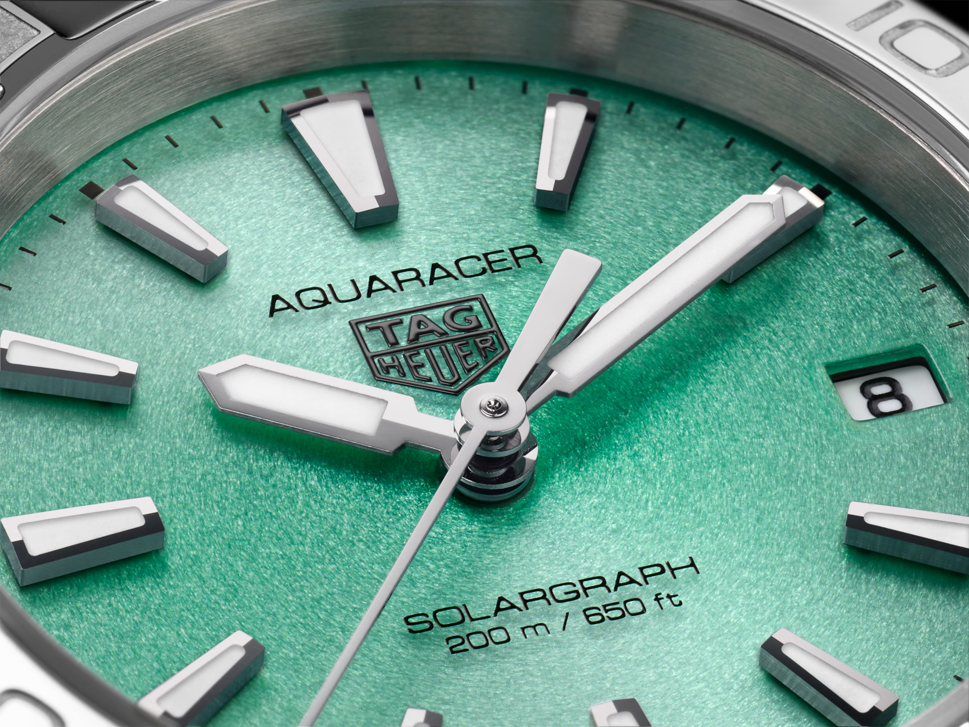 TAG Heuer Aquaracer Professional 200 Solargraph