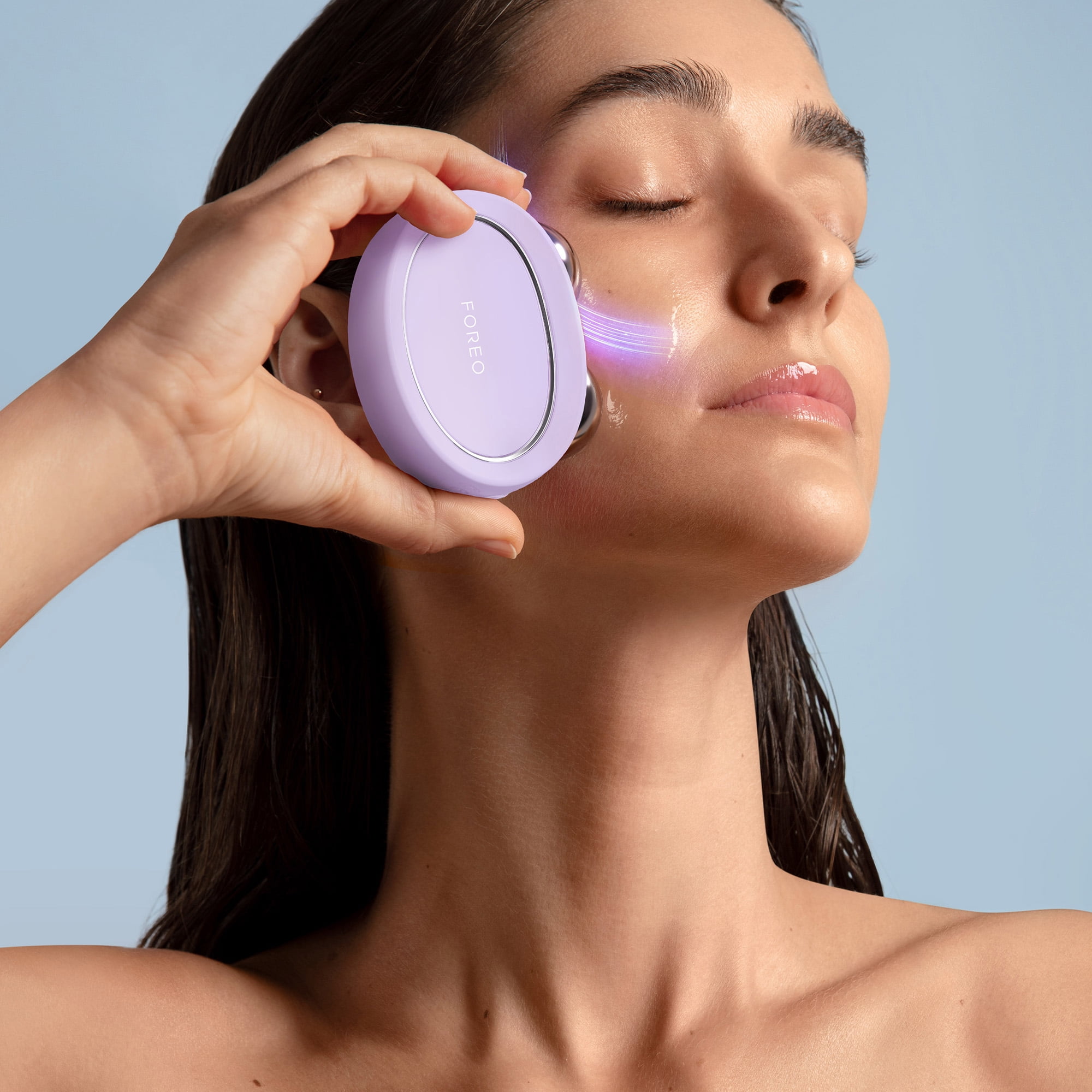 FOREO Total Facelift Bundle BEAR 2 Advanced Microcurrent Facial Device SUPERCHARGED SERUM