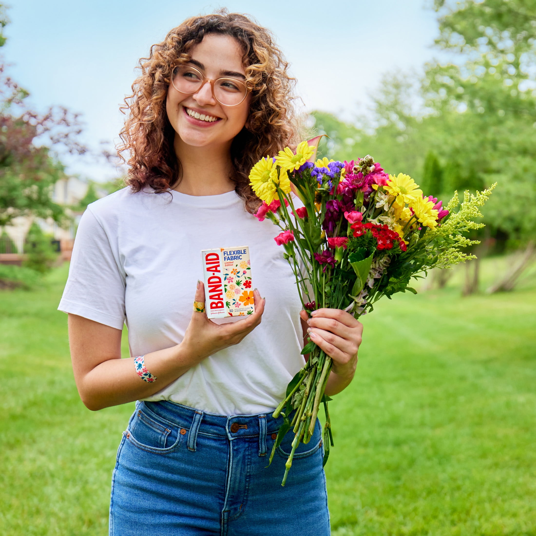 Band-Aid Brand Flexible Fabric Wildflower Assorted 30 Ct