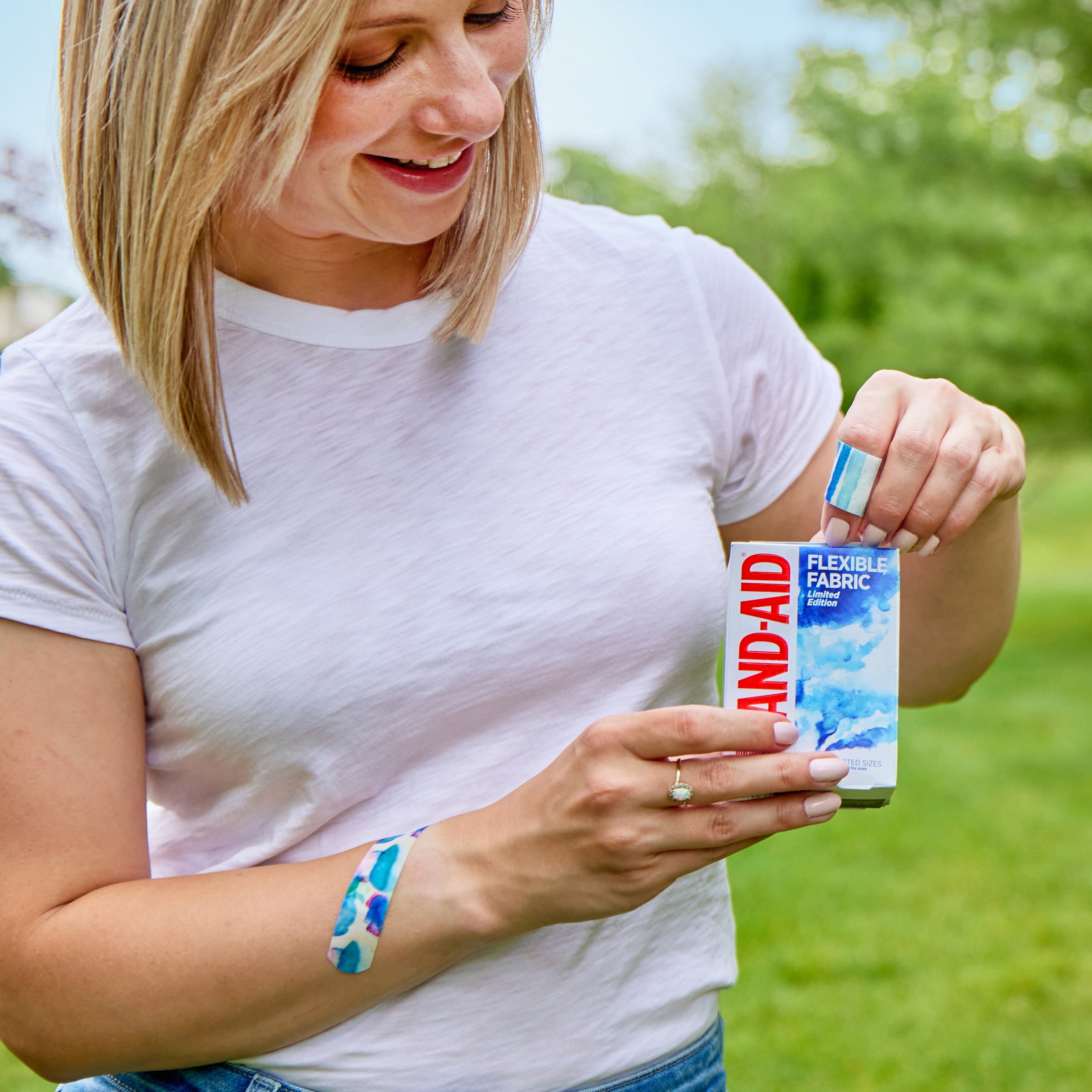 Band-Aid Flexible Fabric Bandages Water Color Assorted 30 Count