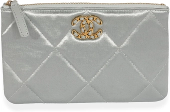 CHANEL Pre-Loved Gray Quilted Satin Chanel, Pre-Loved 19 O-Case