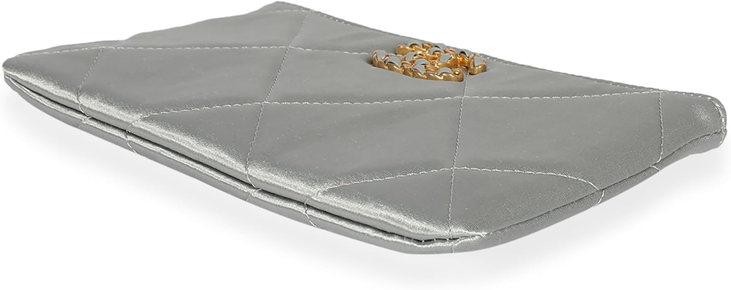 CHANEL Pre-Loved Gray Quilted Satin Chanel, Pre-Loved 19 O-Case