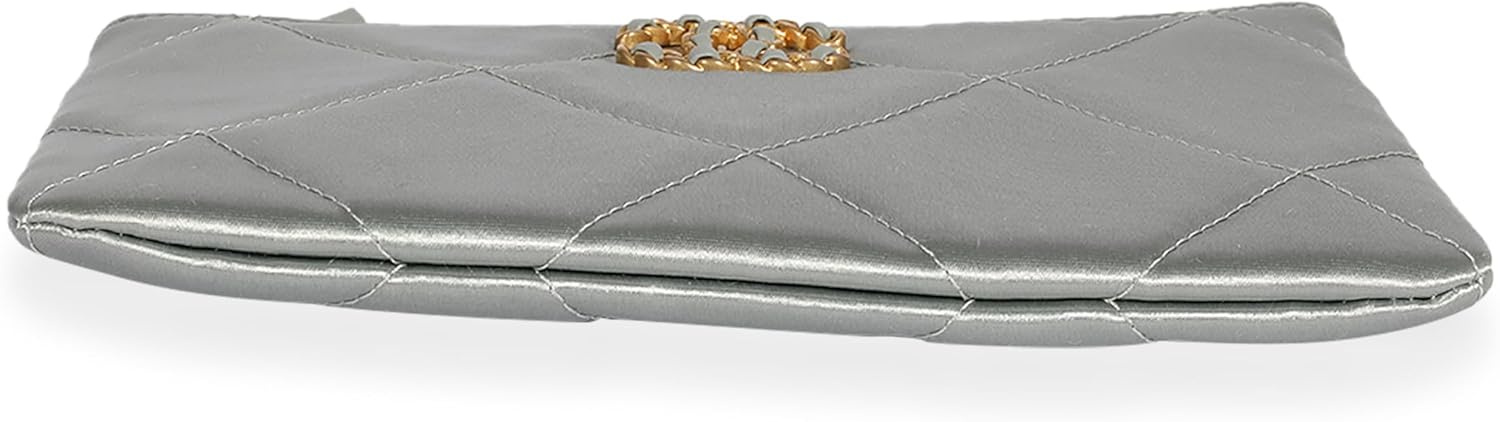 CHANEL Pre-Loved Gray Quilted Satin Chanel, Pre-Loved 19 O-Case