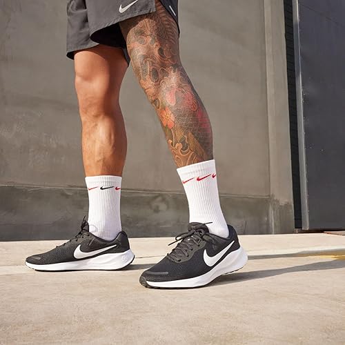 Nike Men's Sneaker: Classic Style for Everyday Wear