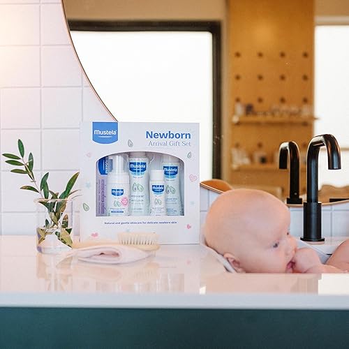 Mustela Newborn Arrival Gift Set: Baby Skincare & Bath Essentials - Natural & Plant-Based - 5 Piece Set"