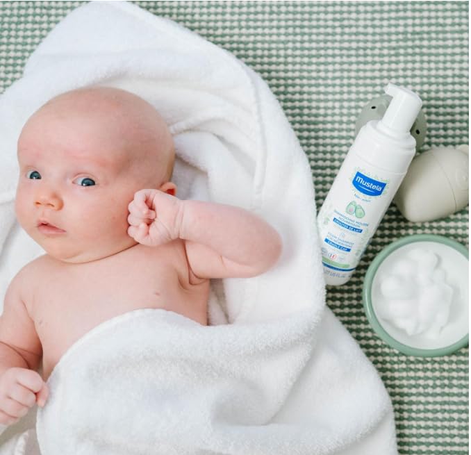 Mustela Newborn Arrival Gift Set: Baby Skincare & Bath Essentials - Natural & Plant-Based - 5 Piece Set"