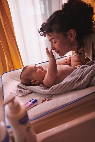 Mustela Newborn Arrival Gift Set: Baby Skincare & Bath Essentials - Natural & Plant-Based - 5 Piece Set"