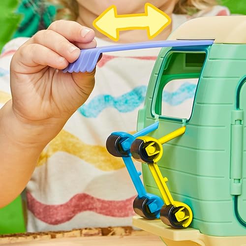 Hasbro Peppa Pig Caravan Playset with 3 Figures and 6 Accessories - Ideal Preschool Toy for Kids, Ages 3+