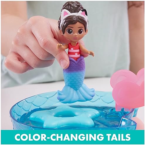 Spin Master Gabby's Dollhouse Pool Playset with Figurines, Color-Changing Tails & Accessories - Ages 3+