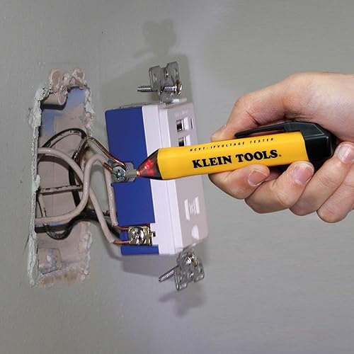Klein Tools 69149P Electrical Test Kit: Multimeter, Voltage Tester, Outlet Tester - Leads & Batteries