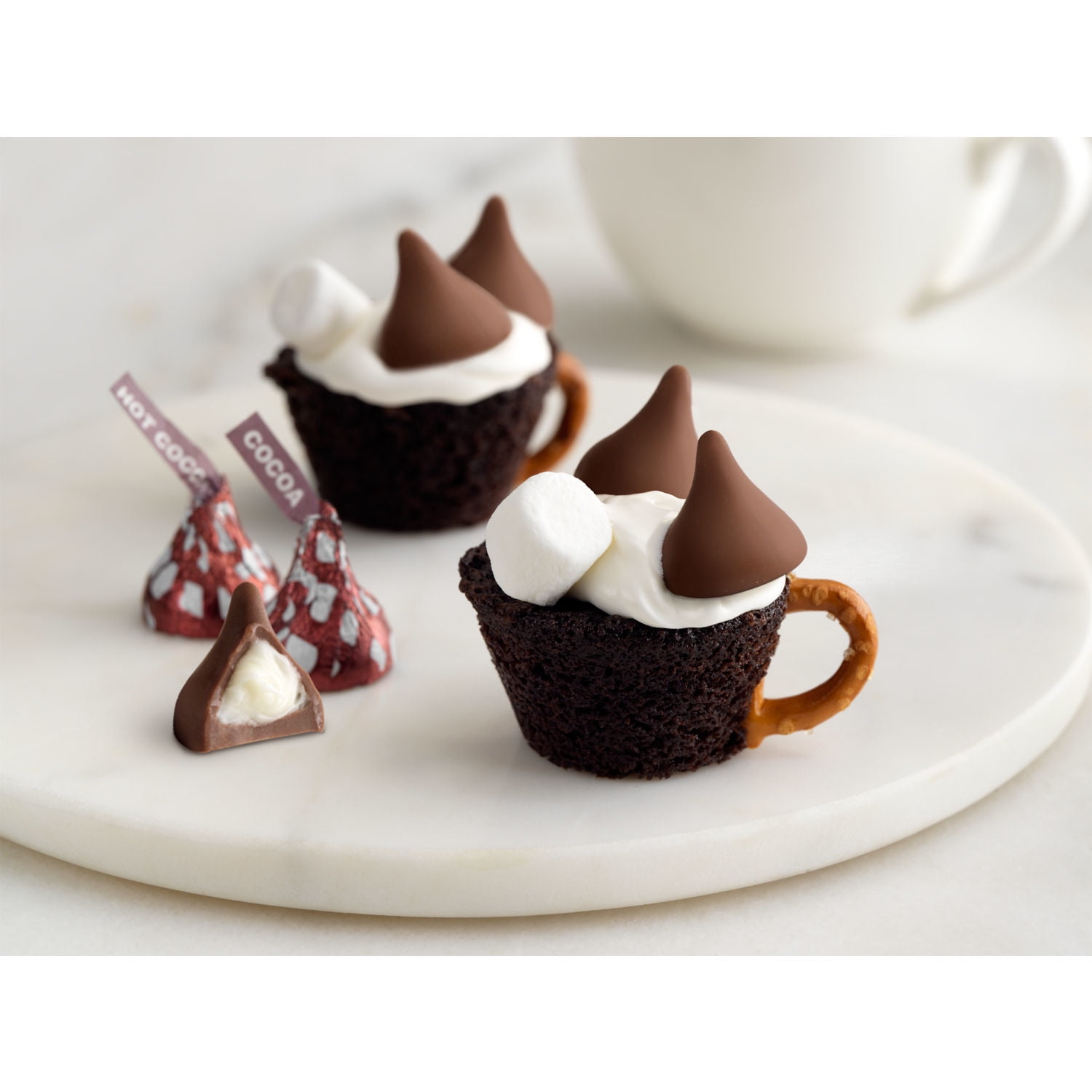Hershey's Kisses Hot Cocoa Milk Chocolate Christmas Candy, 9 oz Bag
