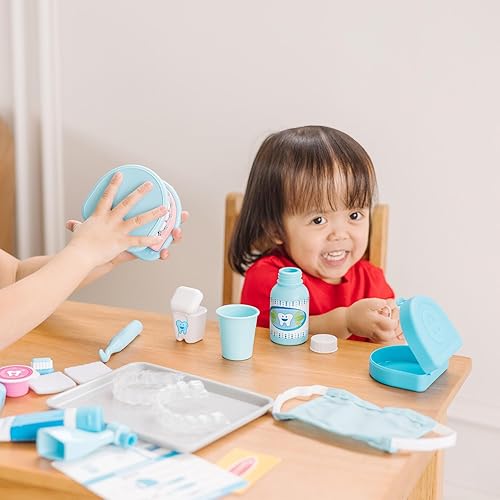 Melissa & Doug Dentist Kit: Pretend Dental Play Set with 25 Toy Pieces for Kids 3+ Years