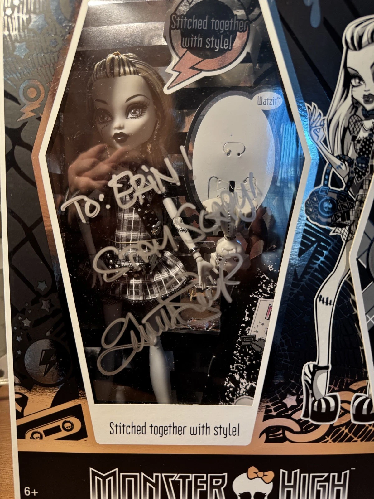 MONSTER HIGH BLACK & WHITE FRANKIE STEIN 2010 LIMITED EDITION SDCC DOLL NRFB