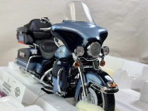 HARLEY DAVIDSON ULTRA CLASSIC ELECTRA GLIDE PEACE OFFICER B11E302 FRANKLIN MINT