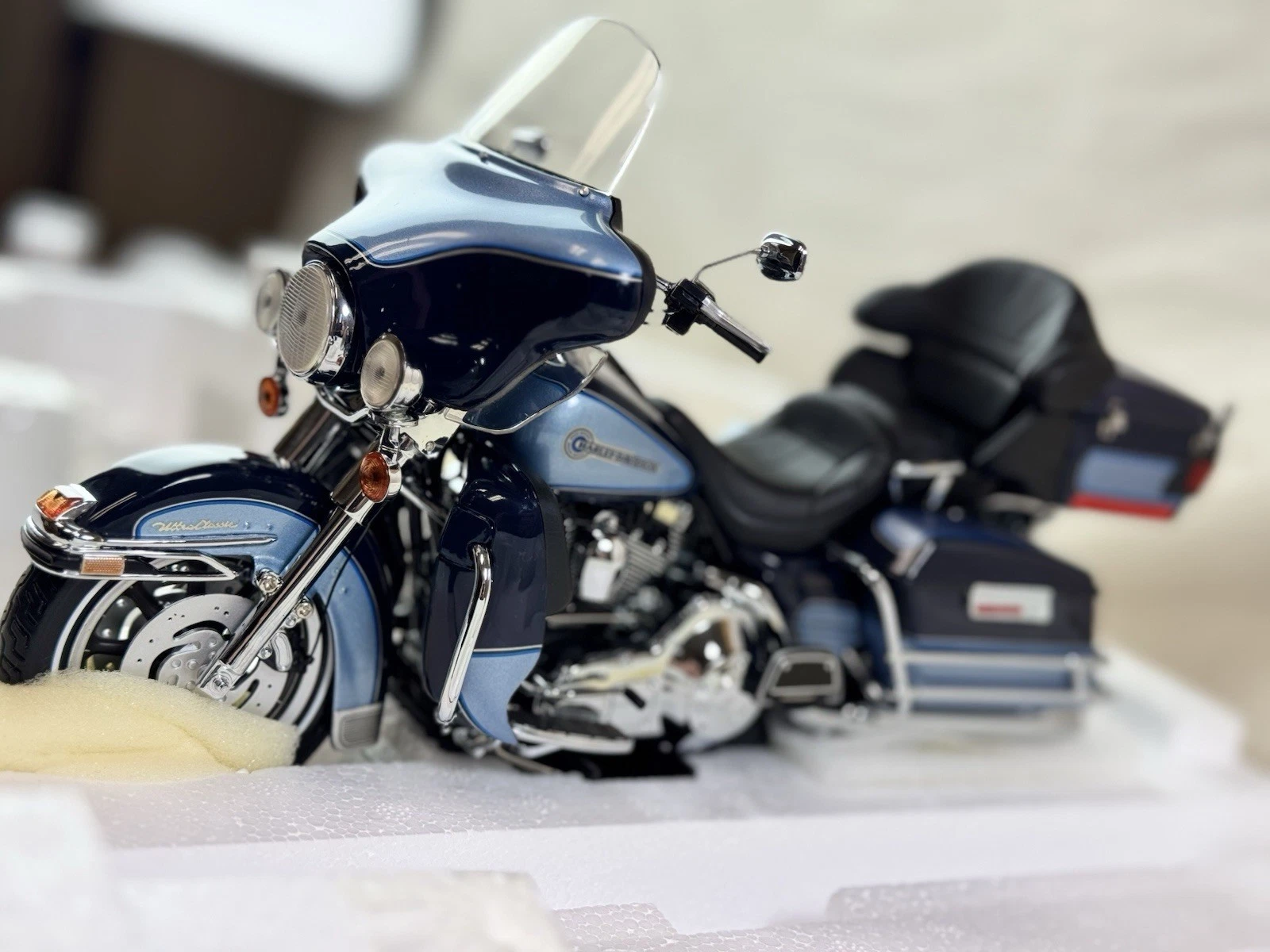 HARLEY DAVIDSON ULTRA CLASSIC ELECTRA GLIDE PEACE OFFICER B11E302 FRANKLIN MINT