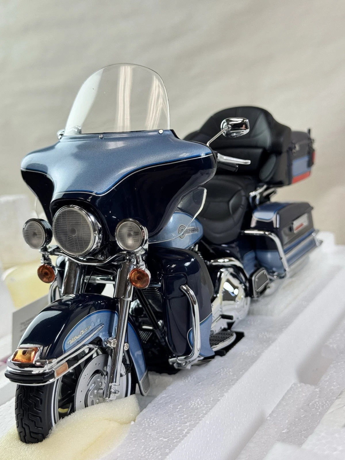 HARLEY DAVIDSON ULTRA CLASSIC ELECTRA GLIDE PEACE OFFICER B11E302 FRANKLIN MINT