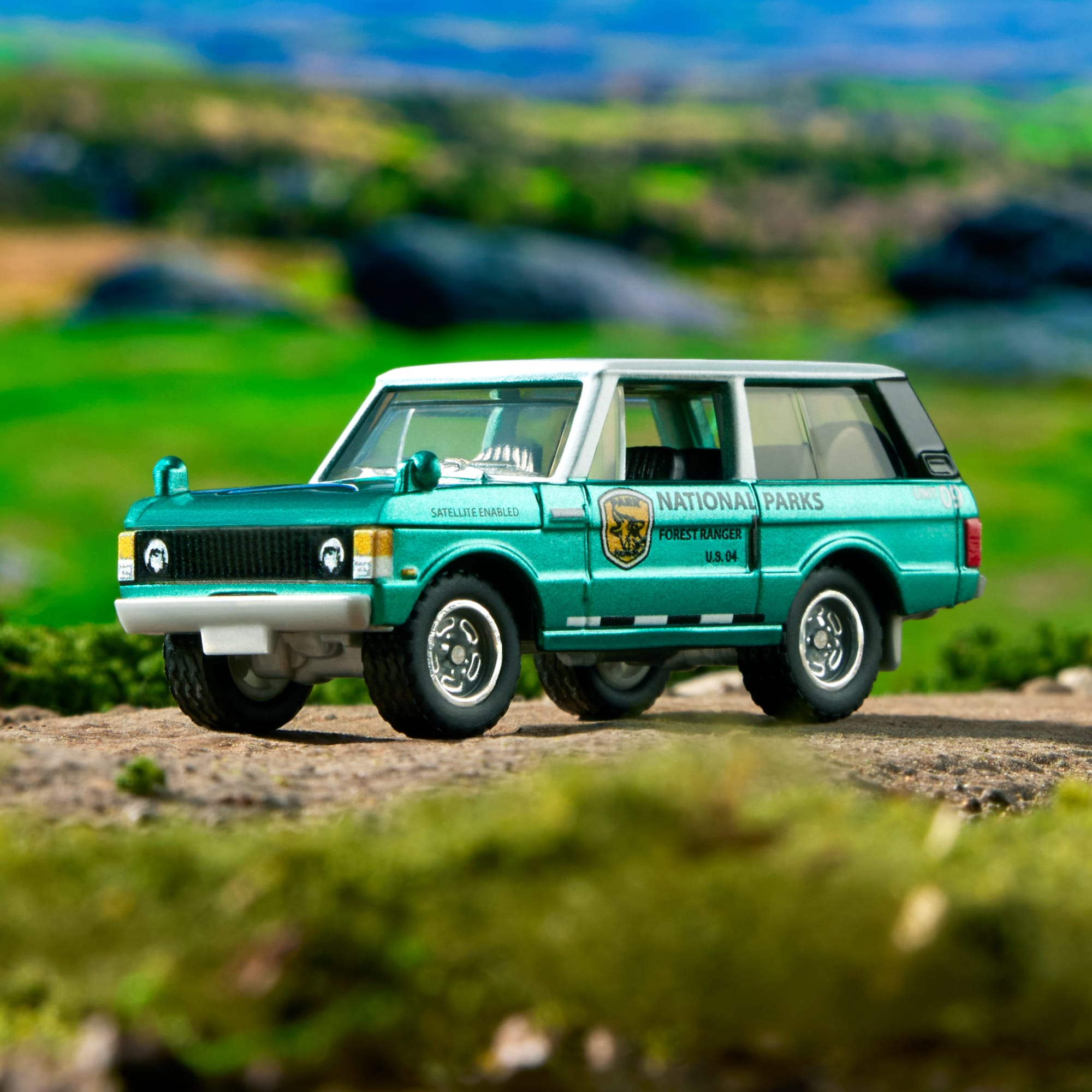 MATCHBOX 1975 RANGE ROVER COLLECTIBLE DIECAST CREATIONS EXCLUSIVE DESIGN