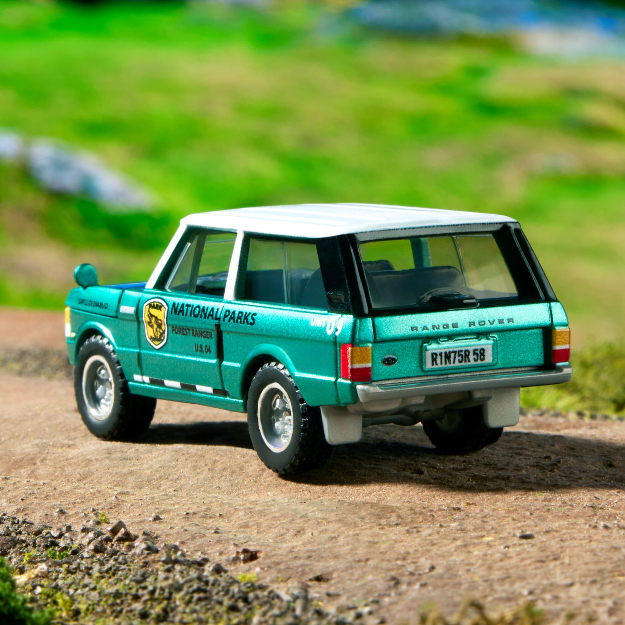MATCHBOX 1975 RANGE ROVER COLLECTIBLE DIECAST CREATIONS EXCLUSIVE DESIGN