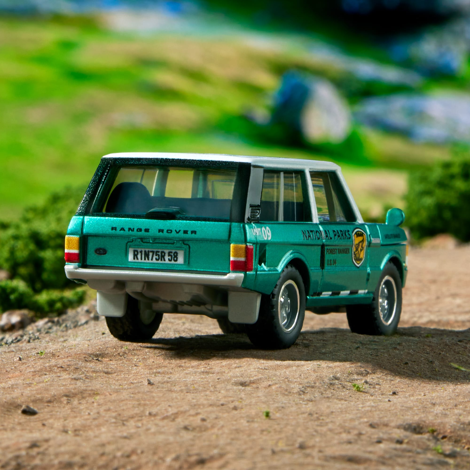 MATCHBOX 1975 RANGE ROVER COLLECTIBLE DIECAST CREATIONS EXCLUSIVE DESIGN