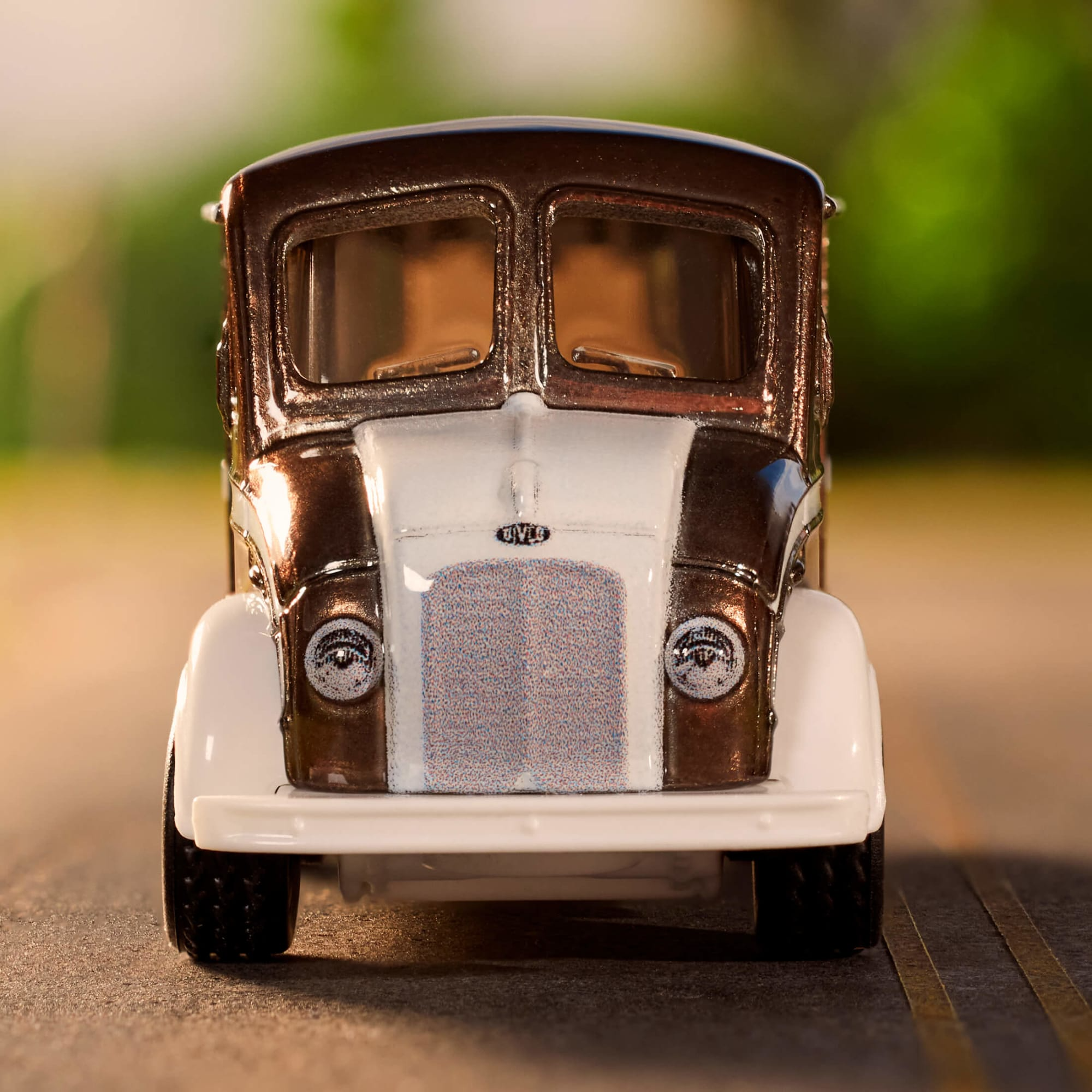 MATCHBOX TOOTSIE ROLL DIVCO MILK TRUCK COLLECTIBLE DIECAST