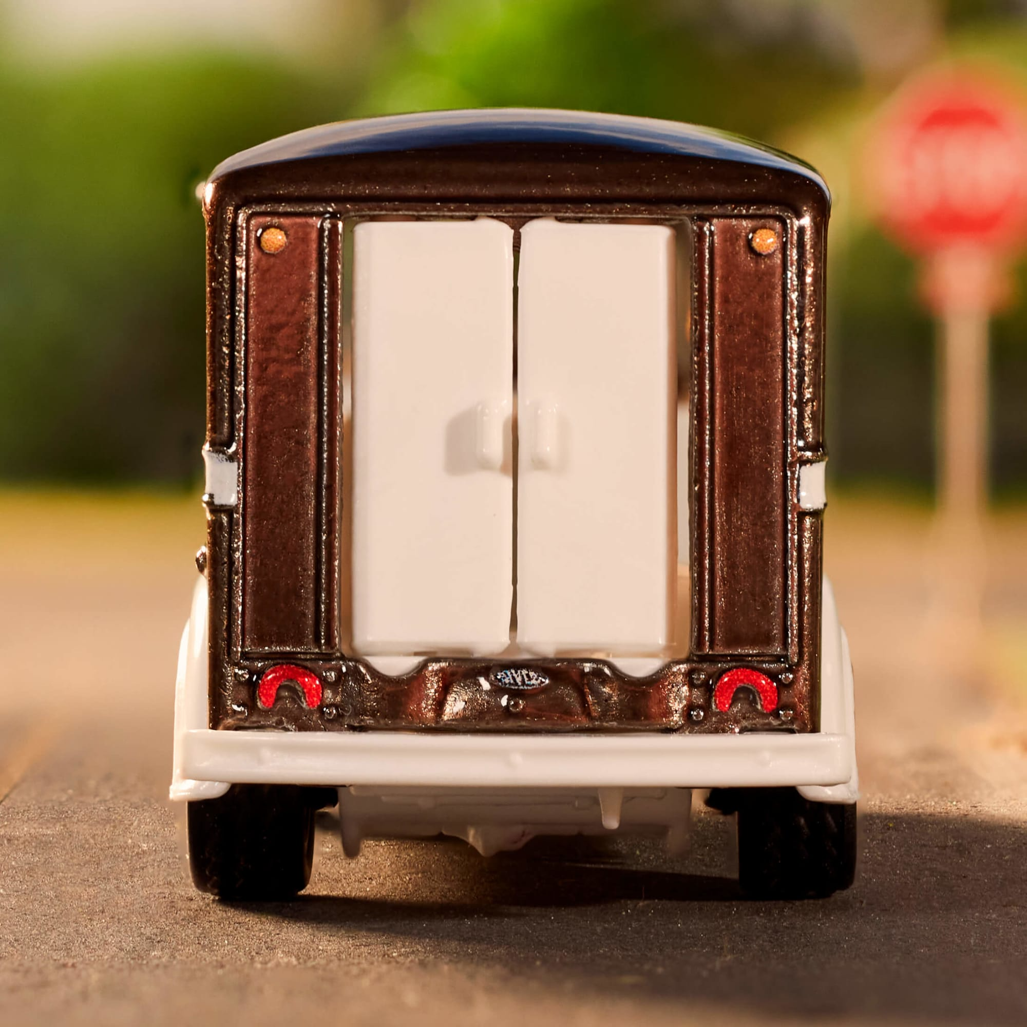 MATCHBOX TOOTSIE ROLL DIVCO MILK TRUCK COLLECTIBLE DIECAST