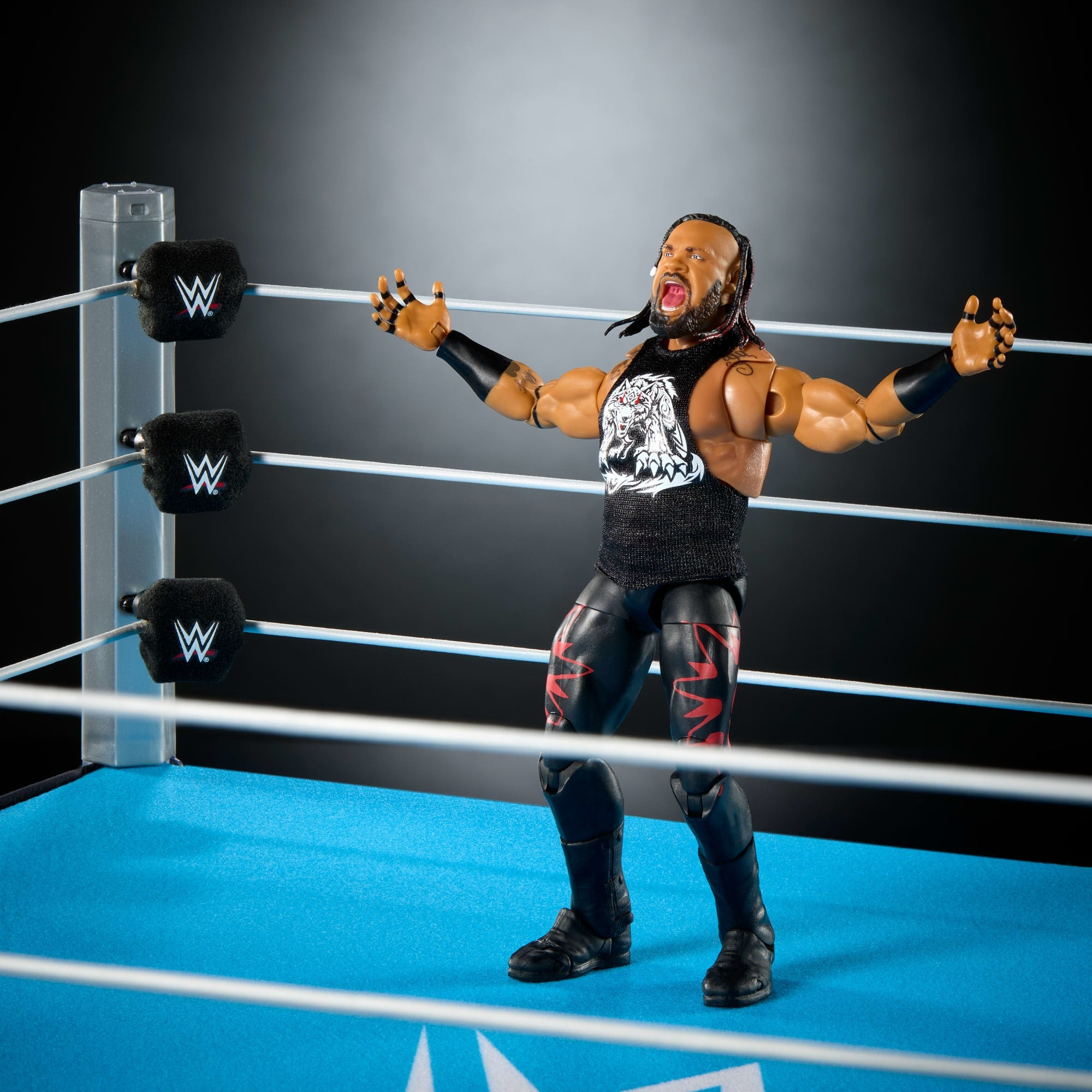 WWE SMACK DOWN WRESTLING RING AND WWE ULTIMATE EDITION JACOB FATU FIGURE