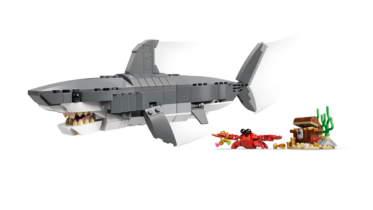 LEGO FIERCE SHARK WITH A TREASURE CHEST