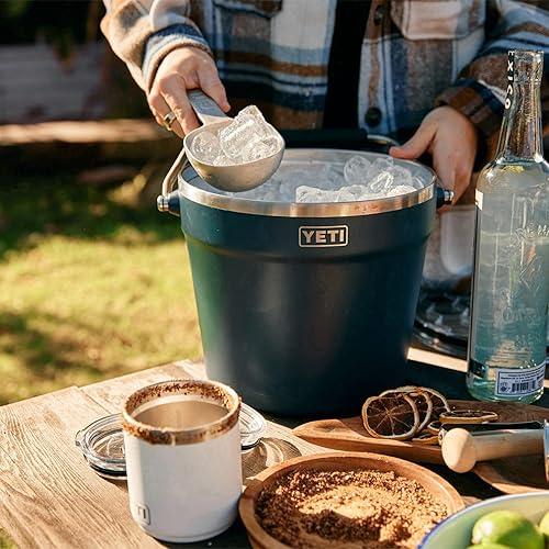 YETI BEVERAGE AND ICE BUCKET HOLDS 6 LONGNECK BOTTLES OR 3 WINE BOTTLES, DURABLE COOLER