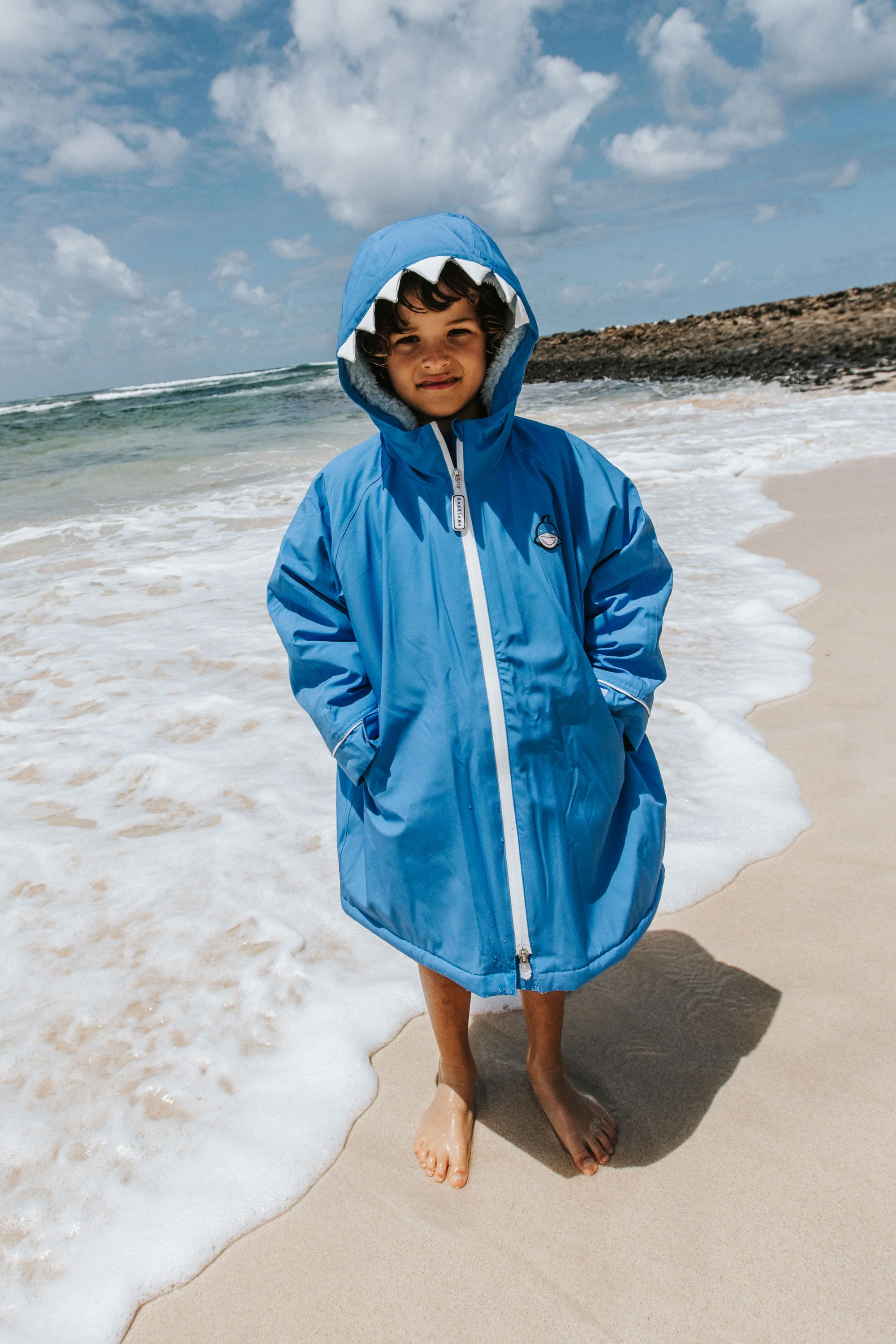 ROARSOME REEF THE SHARK - KIDS OUTDOOR CHANGING ROBE