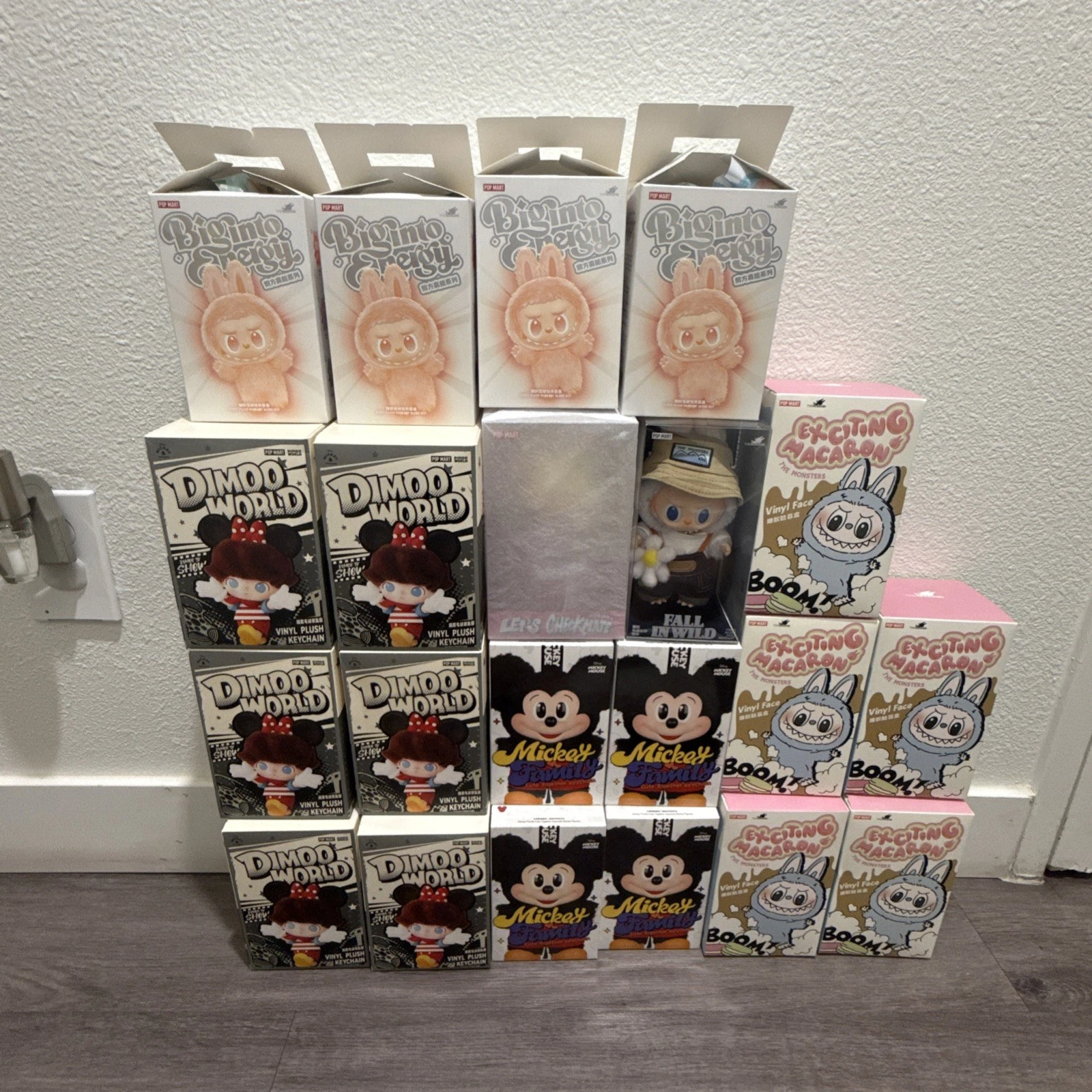 LABUBU LOT OF 21 AUTHENTIC POP MART - LETS CHECKMATE - MACARON
