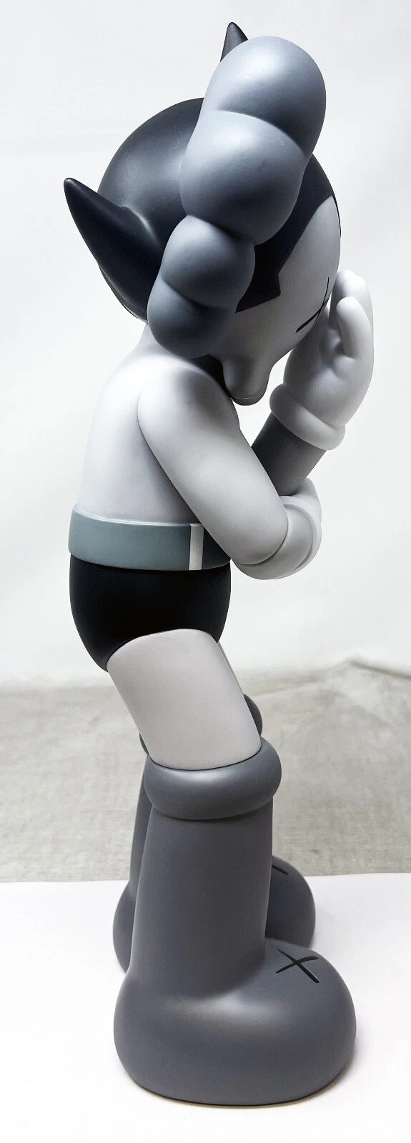 KAWS ASTRO BOY AUTHENTIC 2013 MEDICOM TOYGREY BLACK