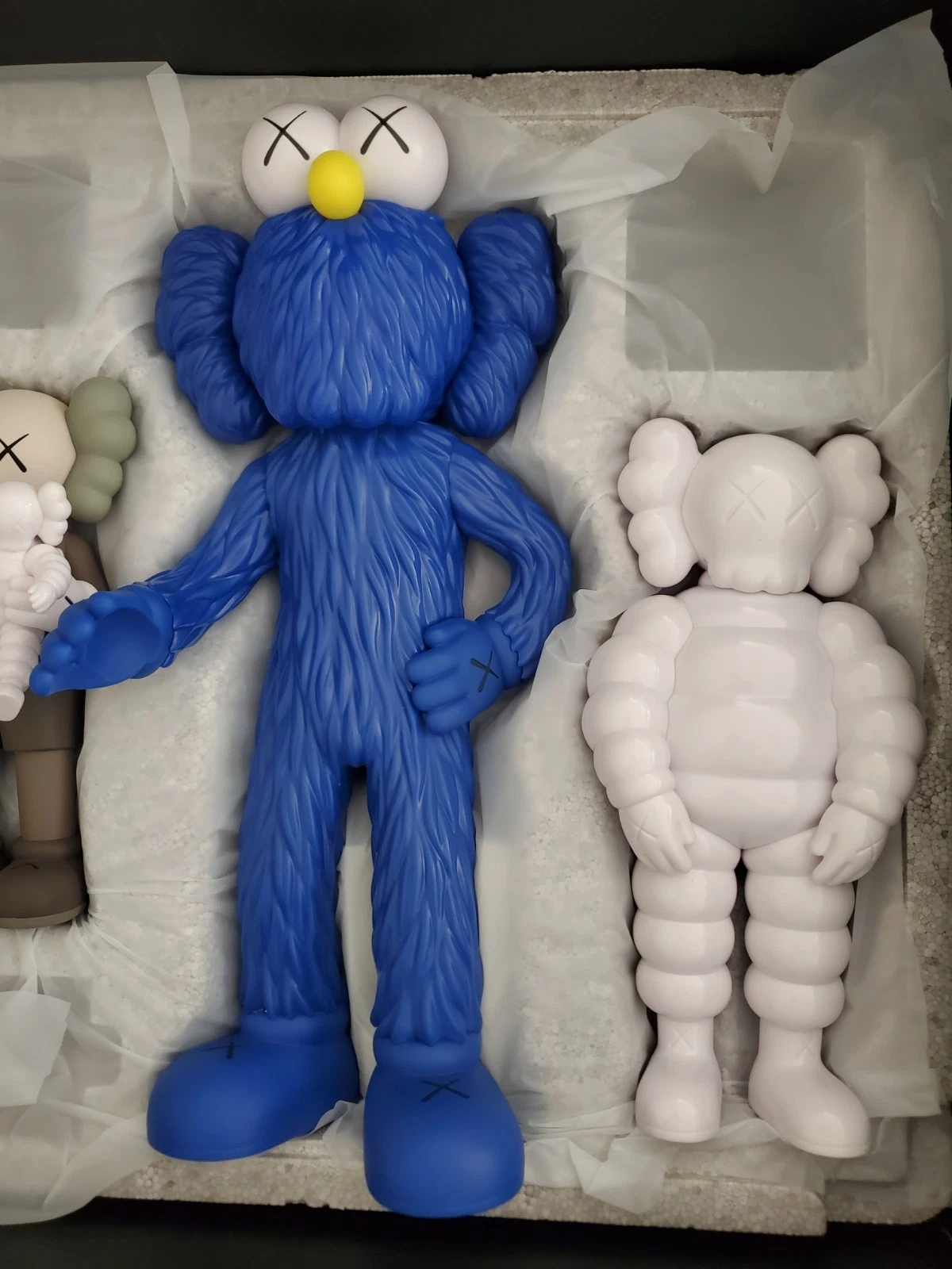 KAWS FAMILY VINYL FIGURES BROWN BLUE WHITE KAWSONE NEW 100% AUTHENTIC