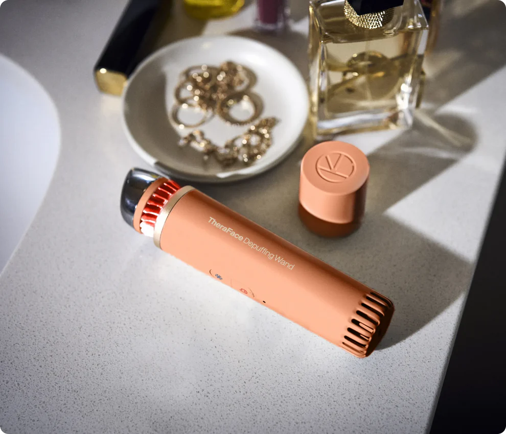 THERABODY THERAFACE DEPUFFING WAND PORTABLE FACIAL DEPUFFING  PEACH