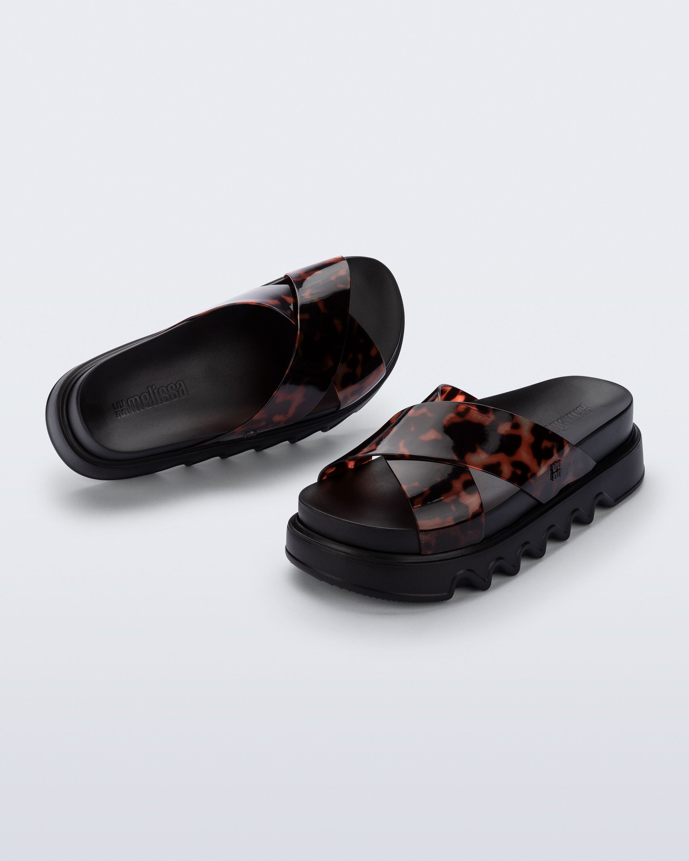 MELISSA COZY CROSS PLATFORM  BLACK/TORTOISE