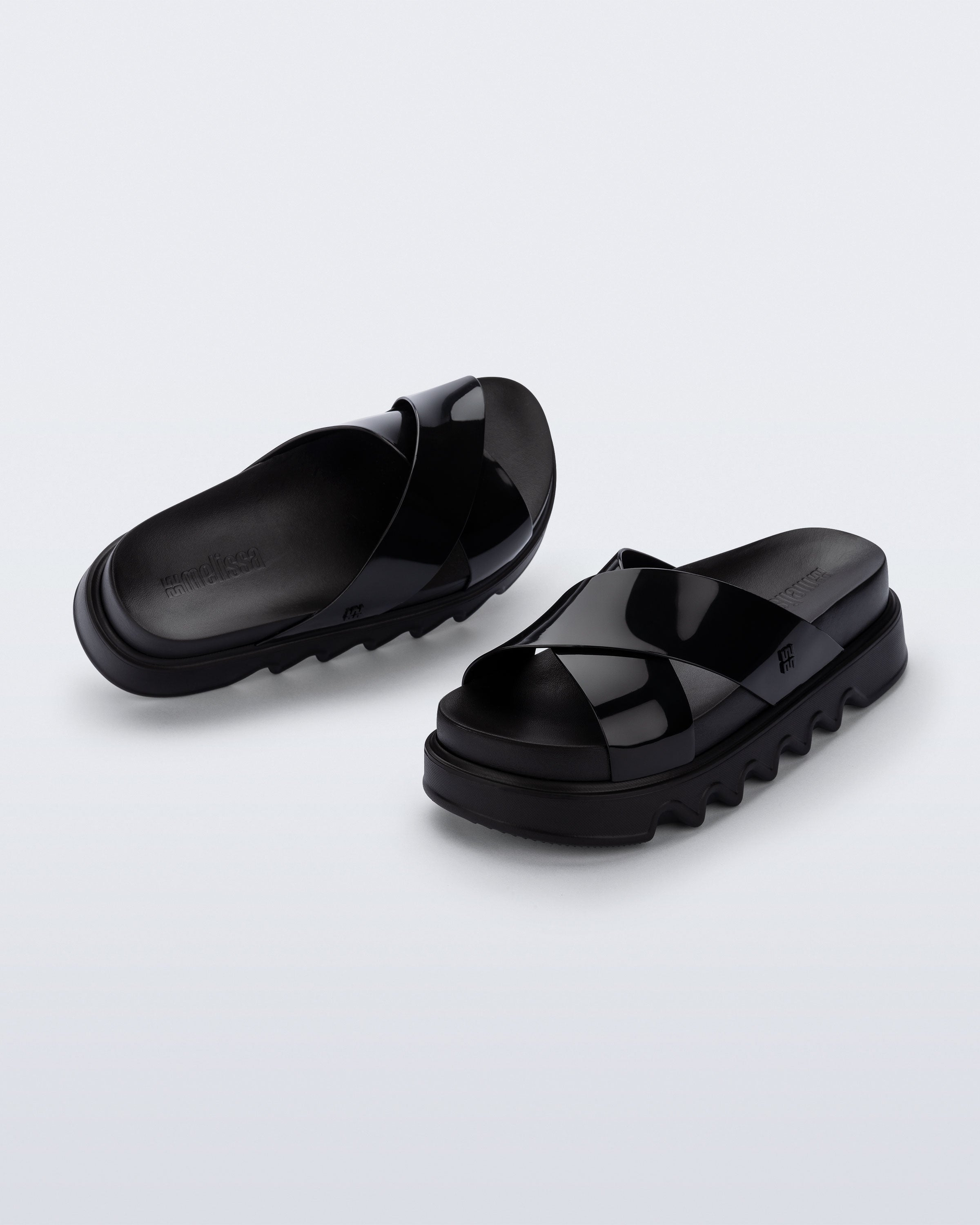 MELISSA COZY CROSS PLATFORM  BLACK