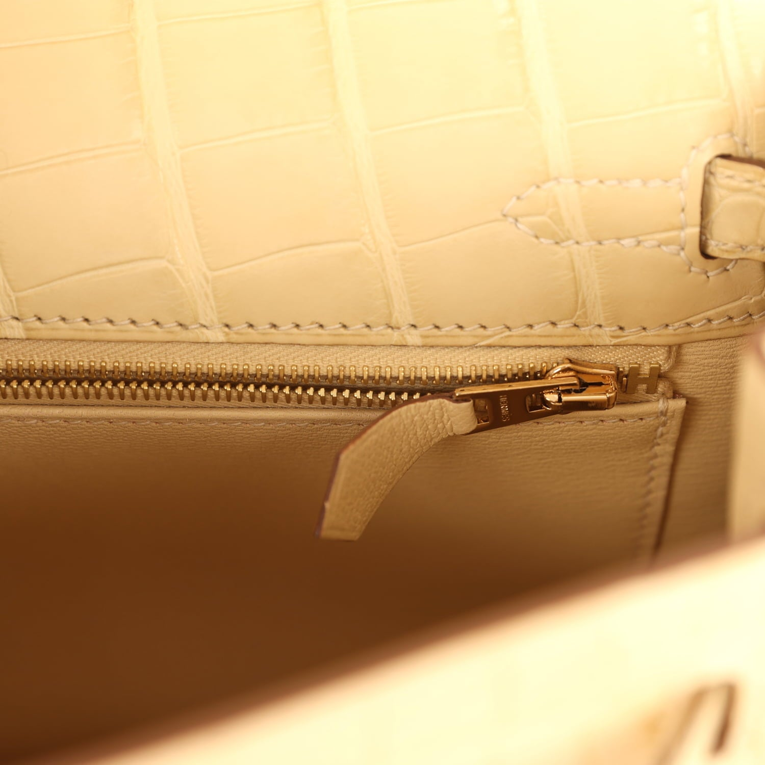 HERMèS KELLY RETOURNE 25 VANILLE MATTE ALLIGATOR GOLD HARDWARE