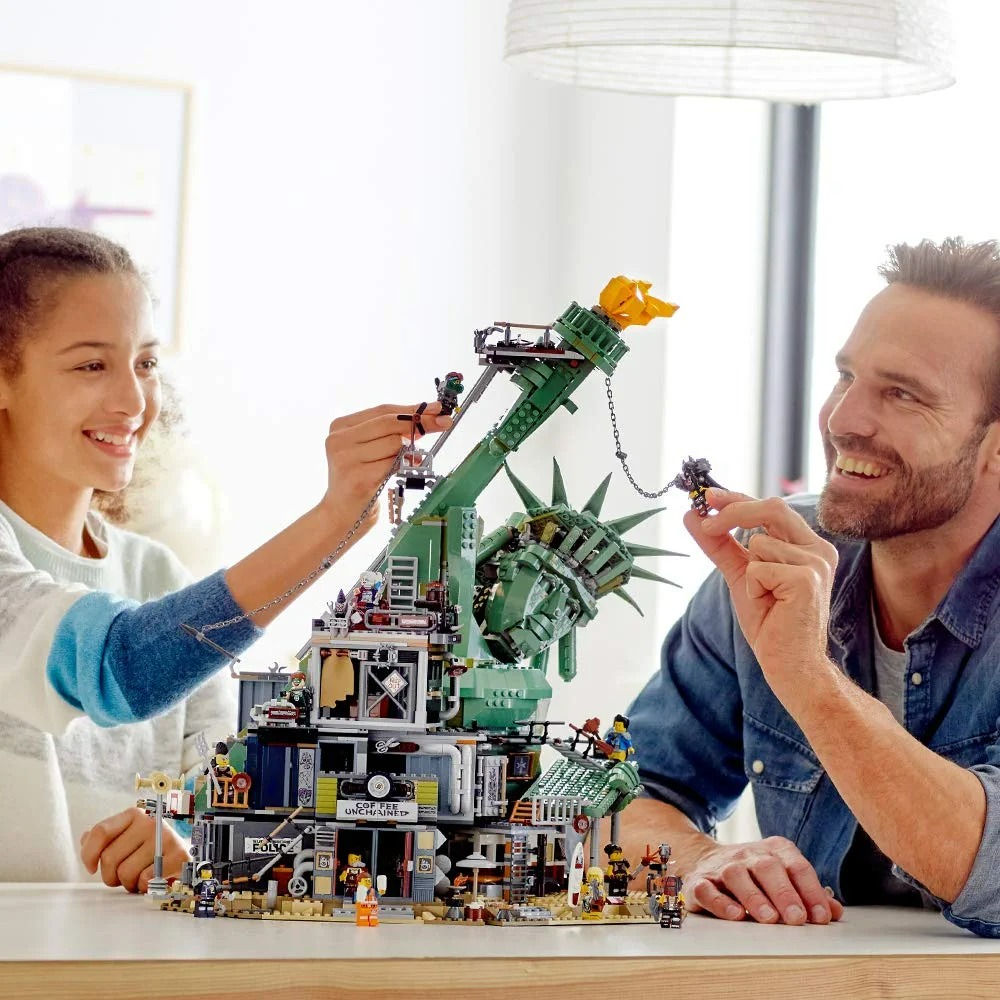LEGO The Movie 2 Welcome to Apocalypseburg Building Kit-2
